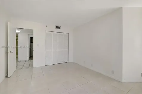 4000 Towerside Terrace Miami FL 33138