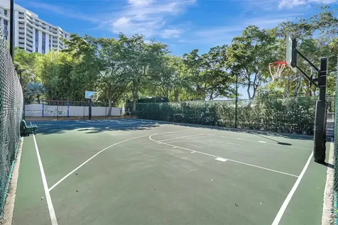 4000 Towerside Terrace Miami FL 33138
