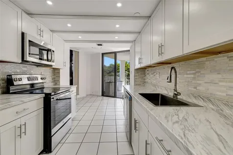 4000 Towerside Terrace Miami FL 33138