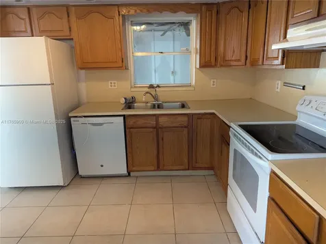 7121 SW 6th Street Pembroke Pines FL 33023