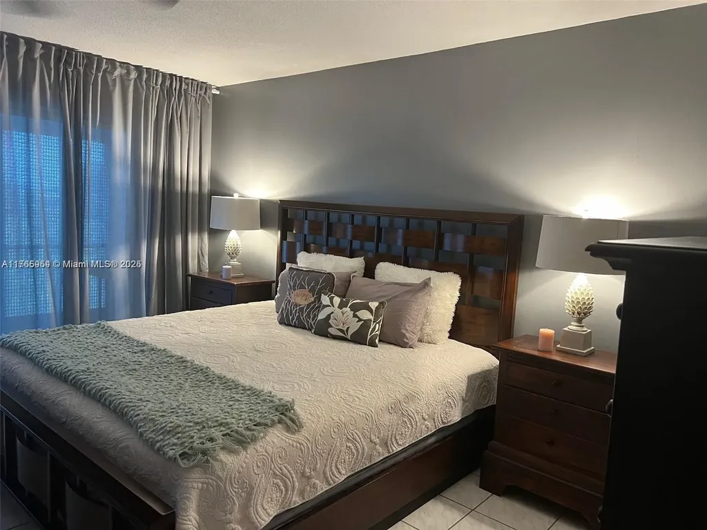 4800 Hillcrest Lane Hollywood FL 33021