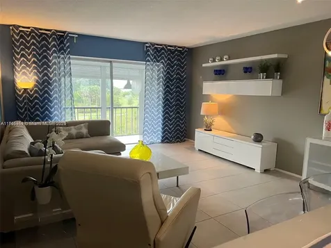 4800 Hillcrest Lane Hollywood FL 33021