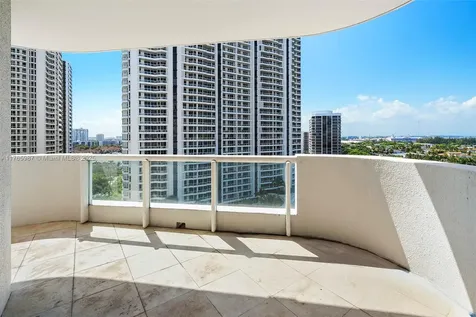 21200 Point Place Aventura FL 33180