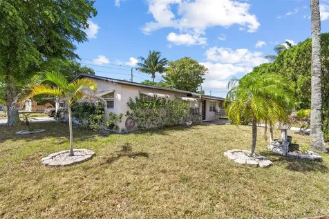 2300 NW 11th Court Pompano Beach FL 33069
