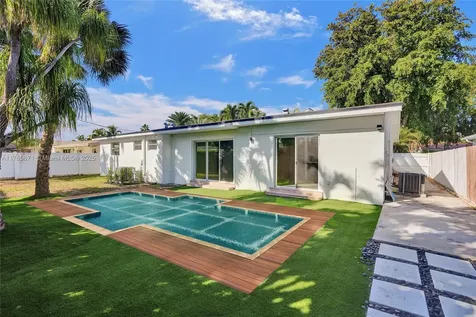 19331 NE 18th Court Miami FL 33179