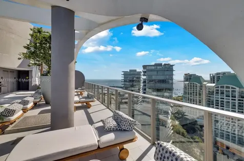 2678 Tigertail Miami FL 33133