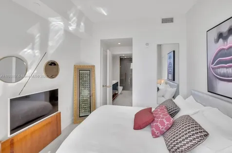 2678 Tigertail Miami FL 33133