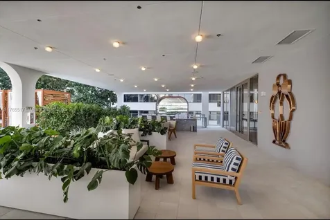 2678 Tigertail Miami FL 33133