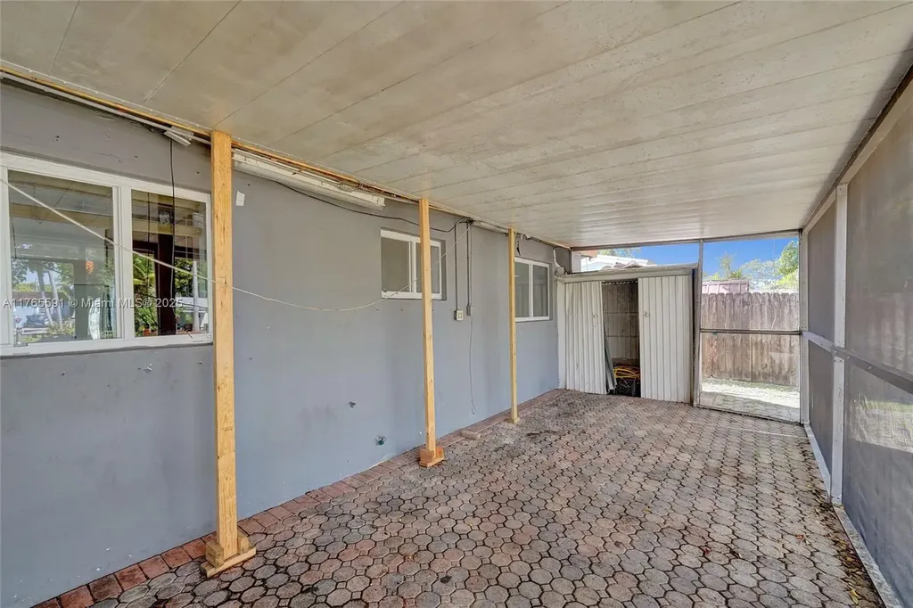 924 N 30th Road Hollywood FL 33021