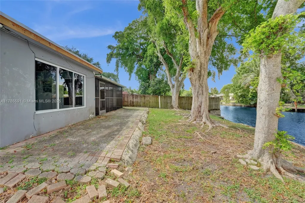 924 N 30th Road Hollywood FL 33021