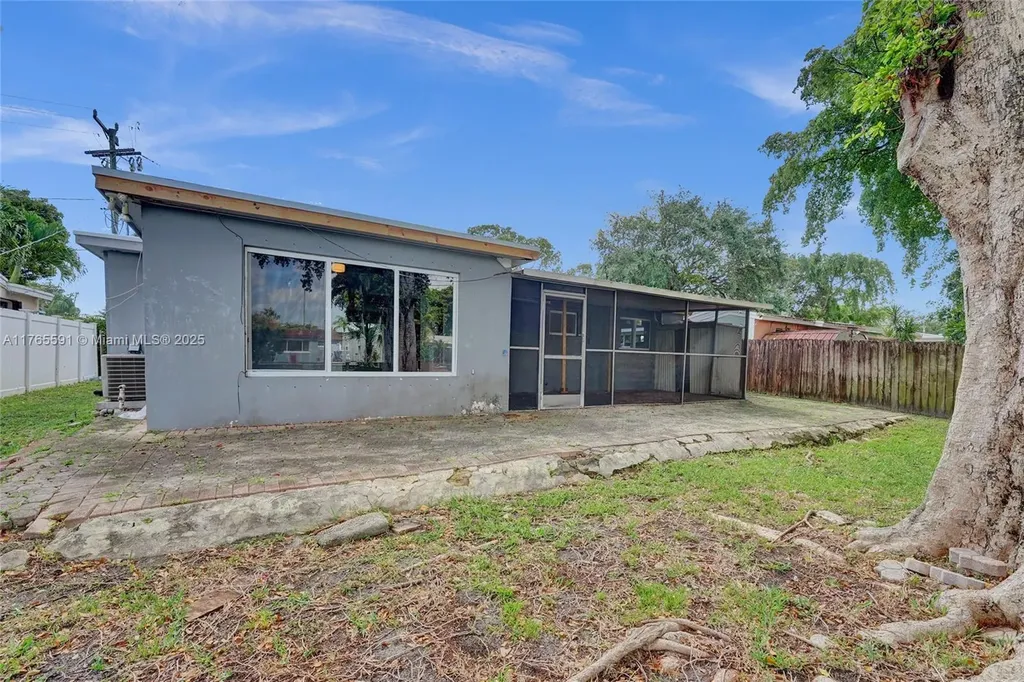 924 N 30th Road Hollywood FL 33021