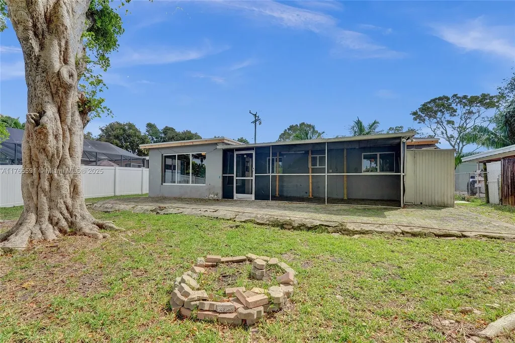 924 N 30th Road Hollywood FL 33021