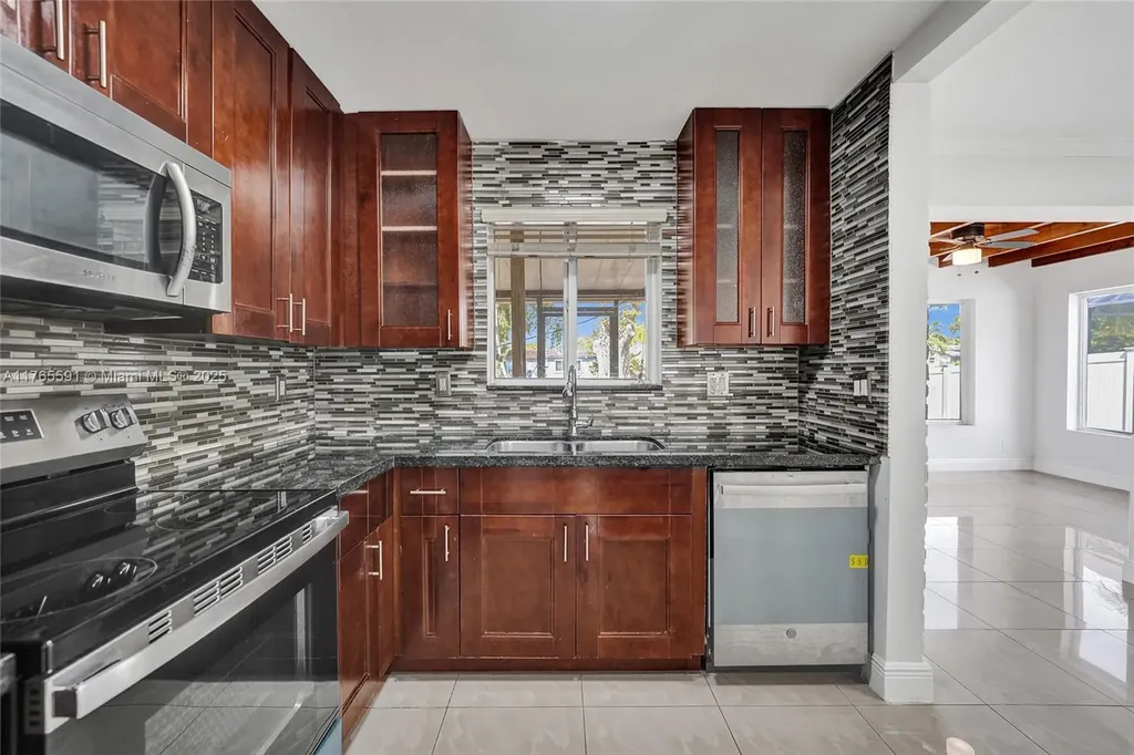 924 N 30th Road Hollywood FL 33021