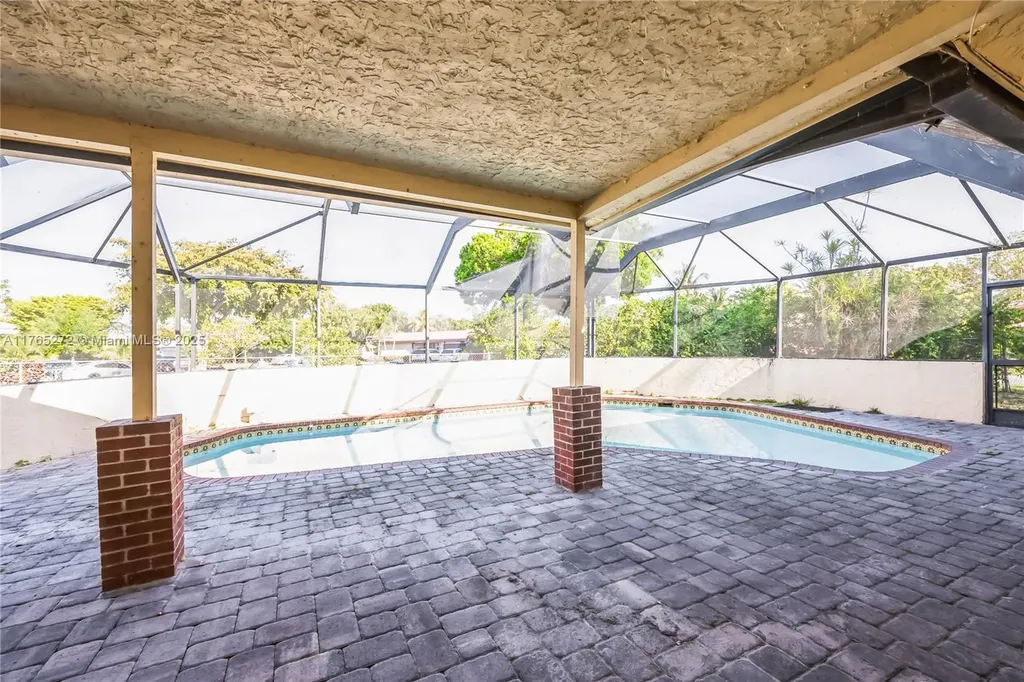 3740 NW 113th Avenue Coral Springs FL 33065