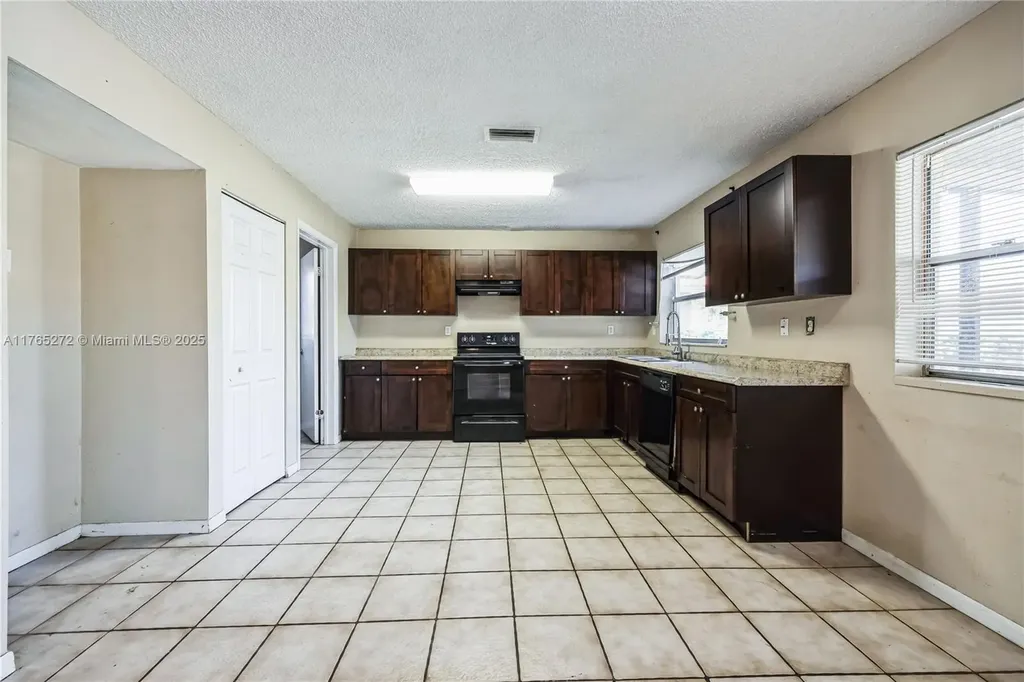 3740 NW 113th Avenue Coral Springs FL 33065