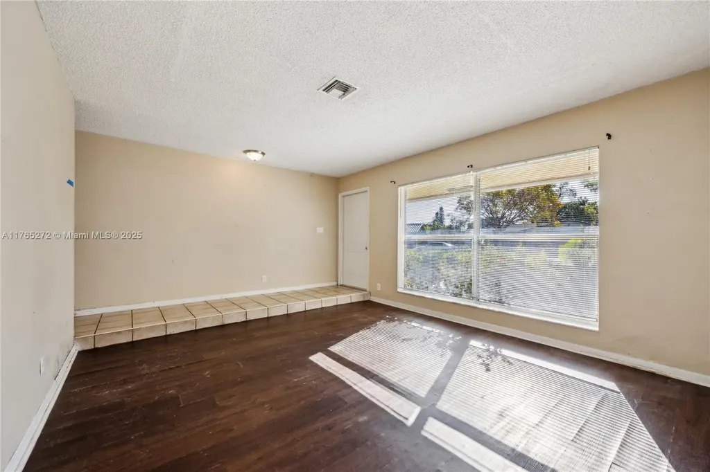 3740 NW 113th Avenue Coral Springs FL 33065