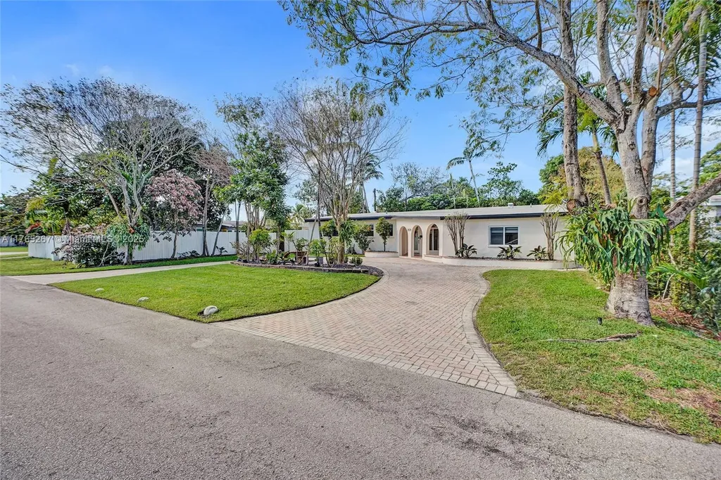 20220 NE 15th Avenue Miami FL 33179