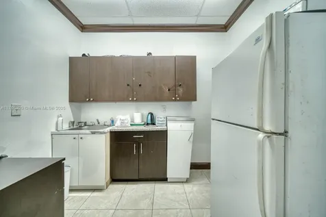 Beauty Salon For Sale On 8th Street Miami FL 33184