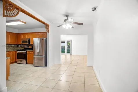 841 W 50th Street Hialeah FL 33012