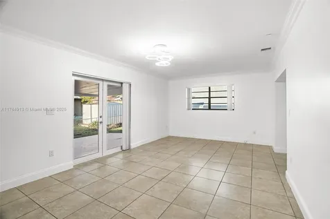 841 W 50th Street Hialeah FL 33012
