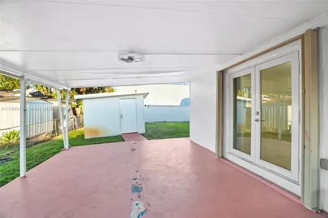 841 W 50th Street Hialeah FL 33012
