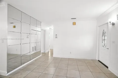 841 W 50th Street Hialeah FL 33012
