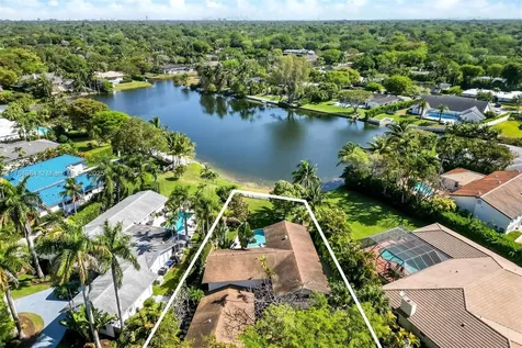 13575 SW 72nd Avenue Pinecrest FL 33156
