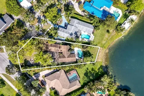 13575 SW 72nd Avenue Pinecrest FL 33156
