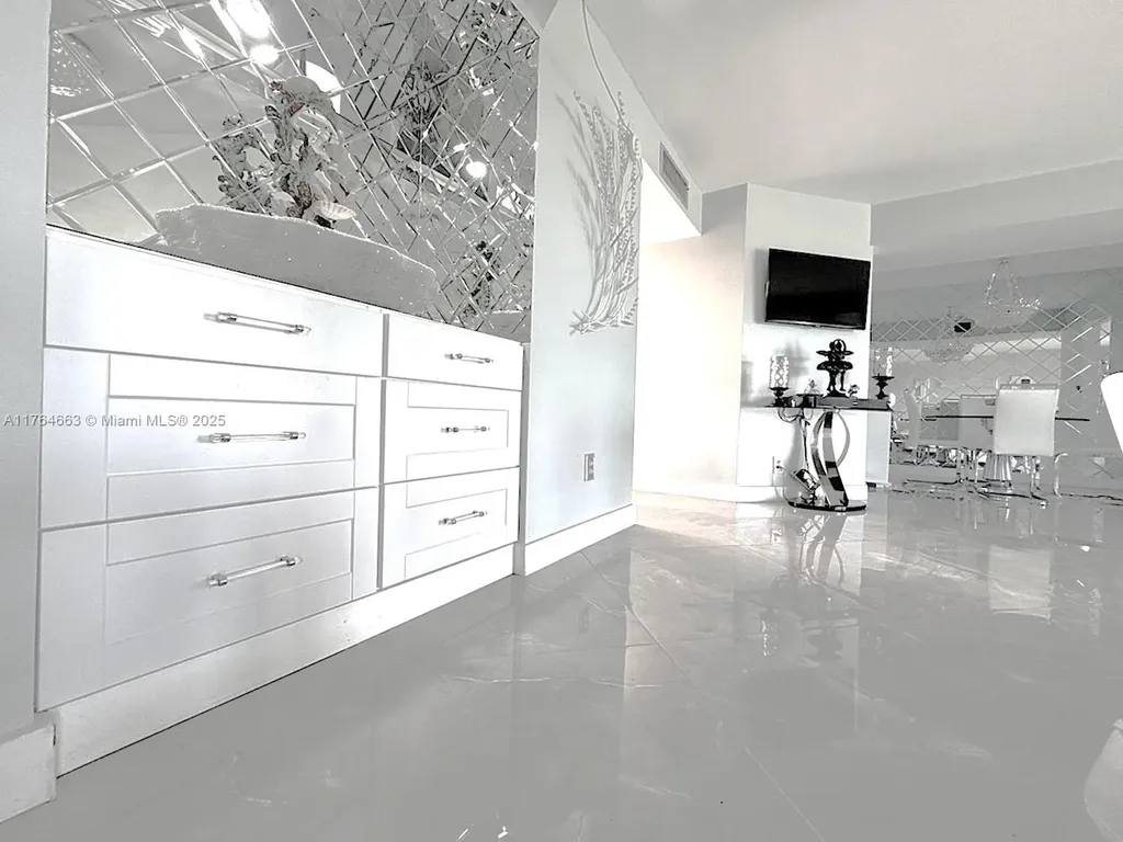 3836 Via Poinciana Lake Worth FL 33467