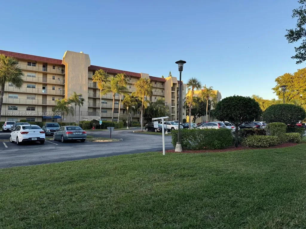 3836 Via Poinciana Lake Worth FL 33467