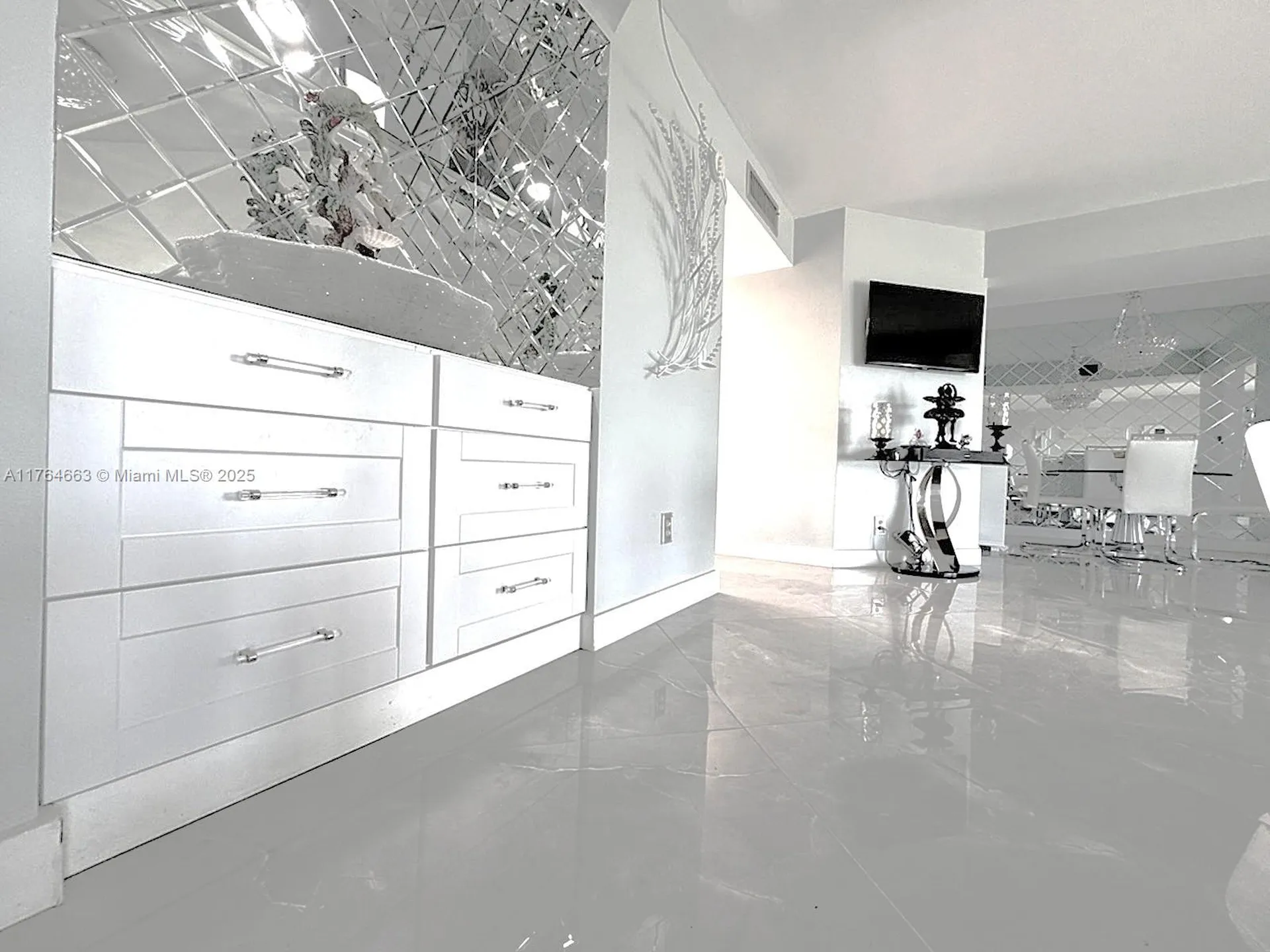 3836 Via Poinciana Lake Worth FL 33467