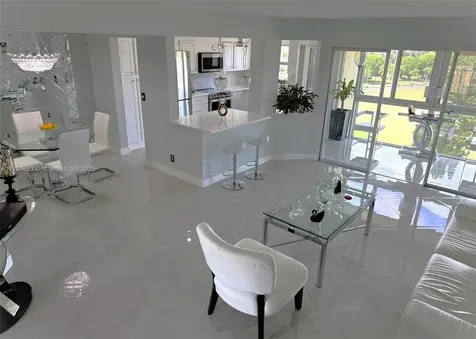 3836 Via Poinciana Lake Worth FL 33467