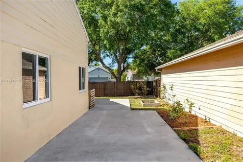 8451 SW 10th Court Pembroke Pines FL 33025