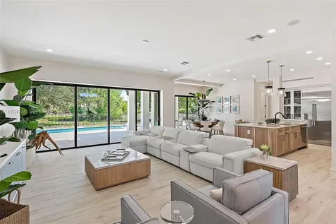 325 N Fairway Tequesta FL 33469