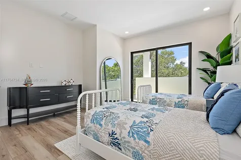 325 N Fairway Tequesta FL 33469