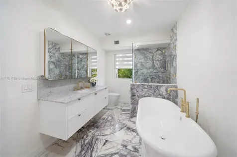 4213 Nautilus Drive Miami Beach FL 33140