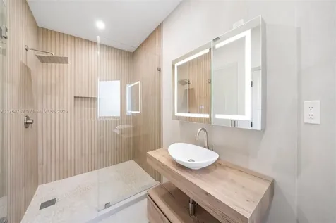 4213 Nautilus Drive Miami Beach FL 33140