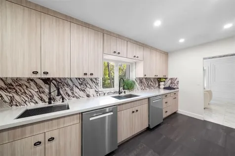 4213 Nautilus Drive Miami Beach FL 33140