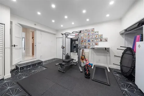 4213 Nautilus Drive Miami Beach FL 33140