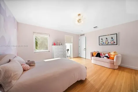 4213 Nautilus Drive Miami Beach FL 33140