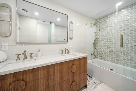 4213 Nautilus Drive Miami Beach FL 33140