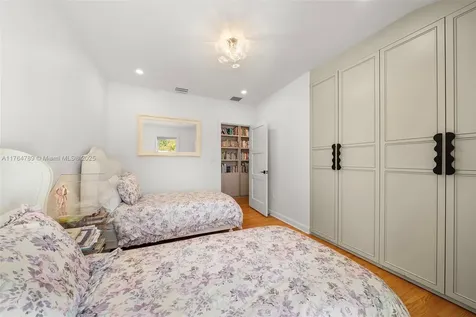 4213 Nautilus Drive Miami Beach FL 33140