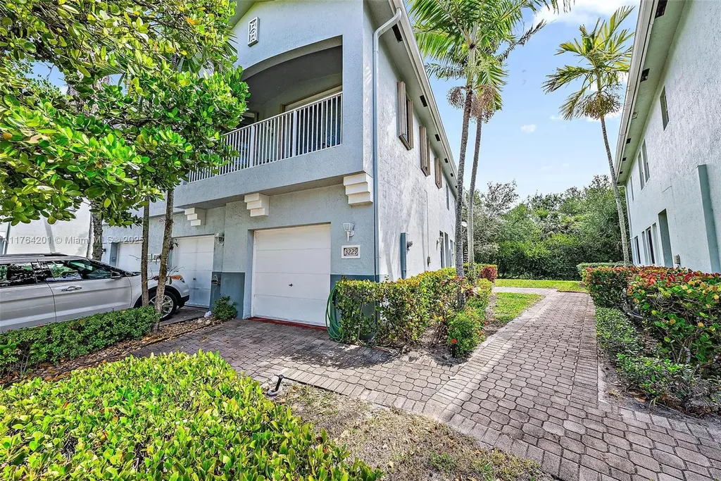 3229 Laurel Ridge Circle Riviera Beach FL 33404