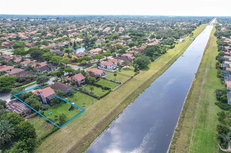 3851 NW 7th Place Deerfield Beach FL 33442
