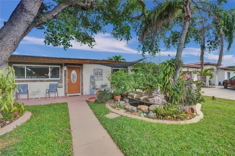 7825 NW 174th Street Hialeah FL 33015
