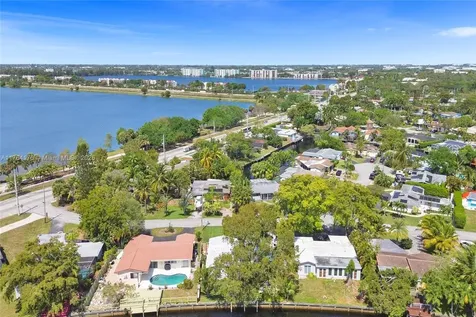 2000 NW 34th Street Oakland Park FL 33309