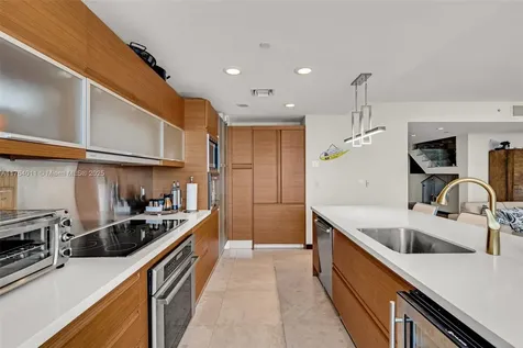 5875 Collins Avenue Miami Beach FL 33140