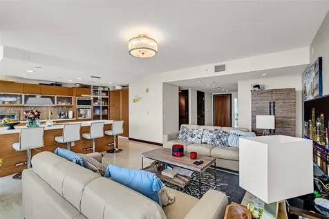 5875 Collins Avenue Miami Beach FL 33140