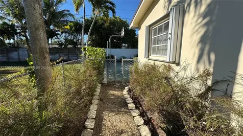 8720 SW 192nd Terrace Cutler Bay FL 33157