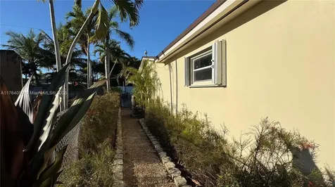8720 SW 192nd Terrace Cutler Bay FL 33157